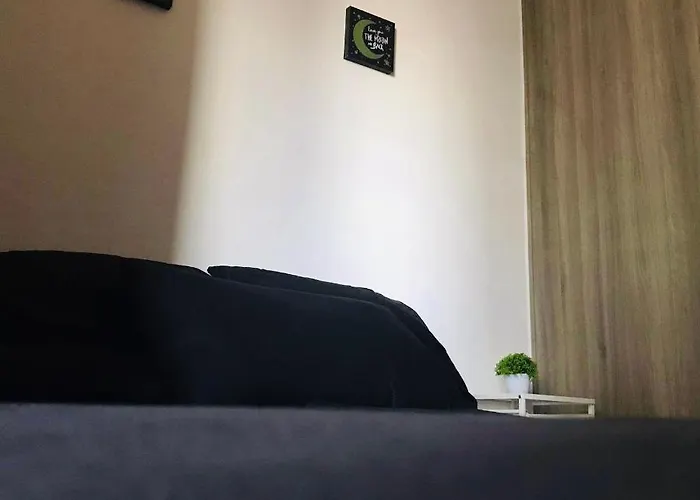 Cozy Bedroom Fame Greenfield Edsa Mrt Shaw *